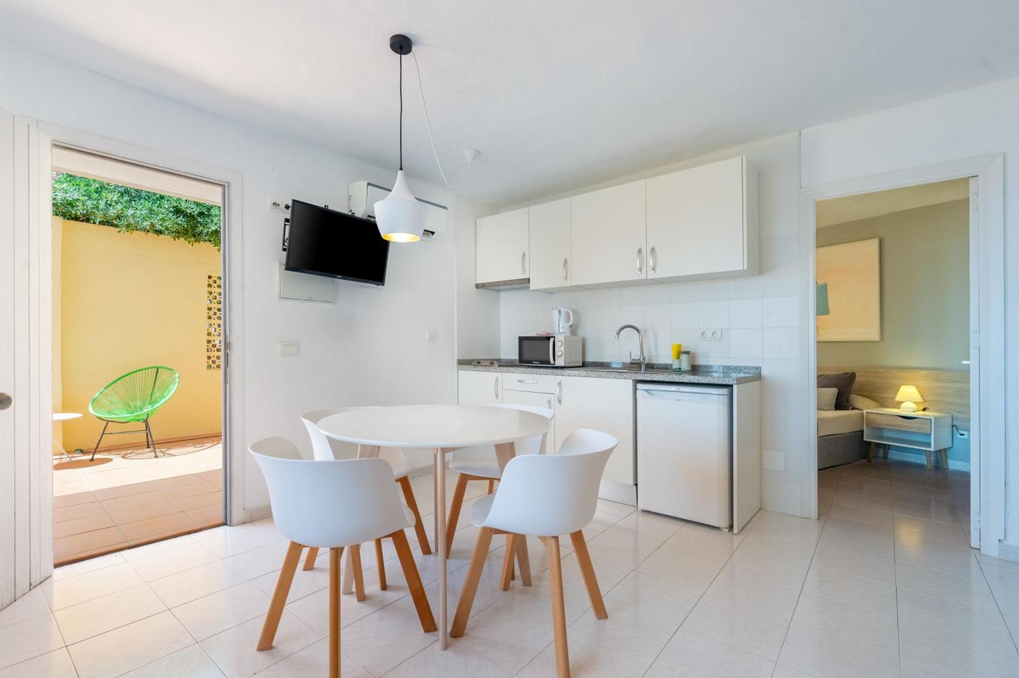 Aparthotel Cenit & Apts Sol Y Viento 2*